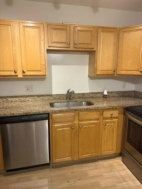 2 bed, 2.0 bath, 870 sqft, $2,000 — Photo 3
