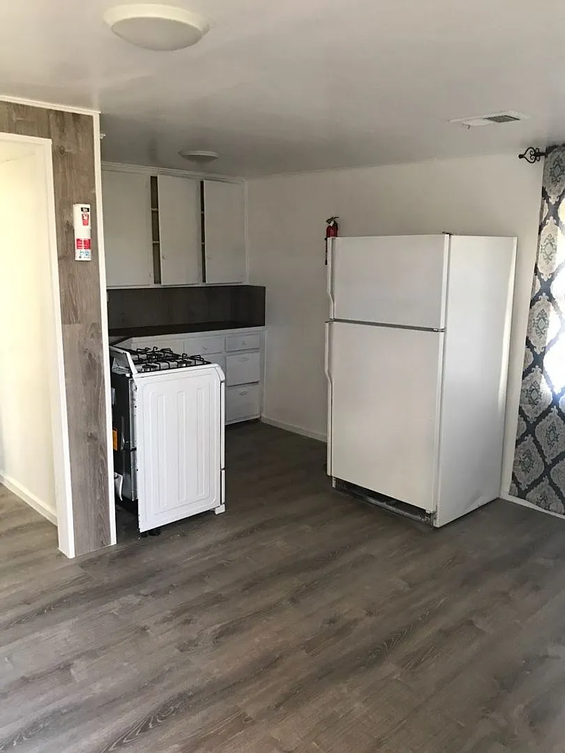 Cabin Style Rental in Rifle! — Photo 3