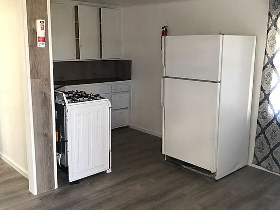 3rd image of 755 W 2nd St Unit 5