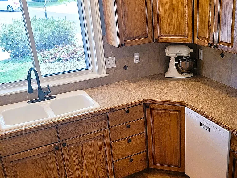 1210 Walnut Creek Ct — Photo 7