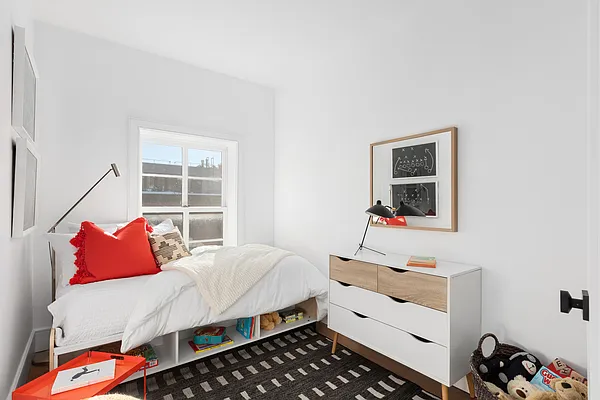 Sold by Douglas Elliman | media 19