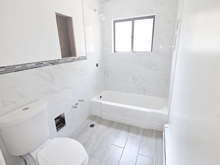 6900 N Ridge Blvd #G — Photo 11