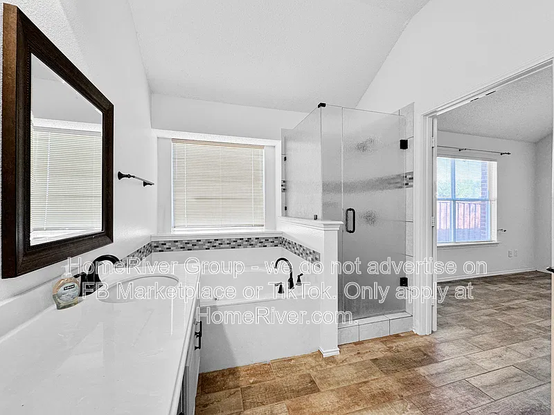 3 bed, 2.0 bath, 1947 sqft, $2,100 — Photo 4