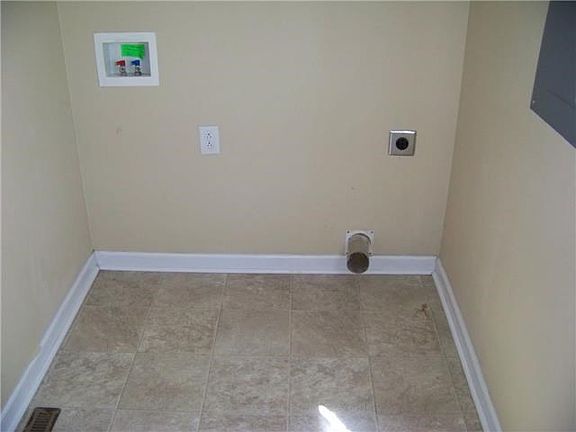 5th image of 3720 Meadow Knoll Ct