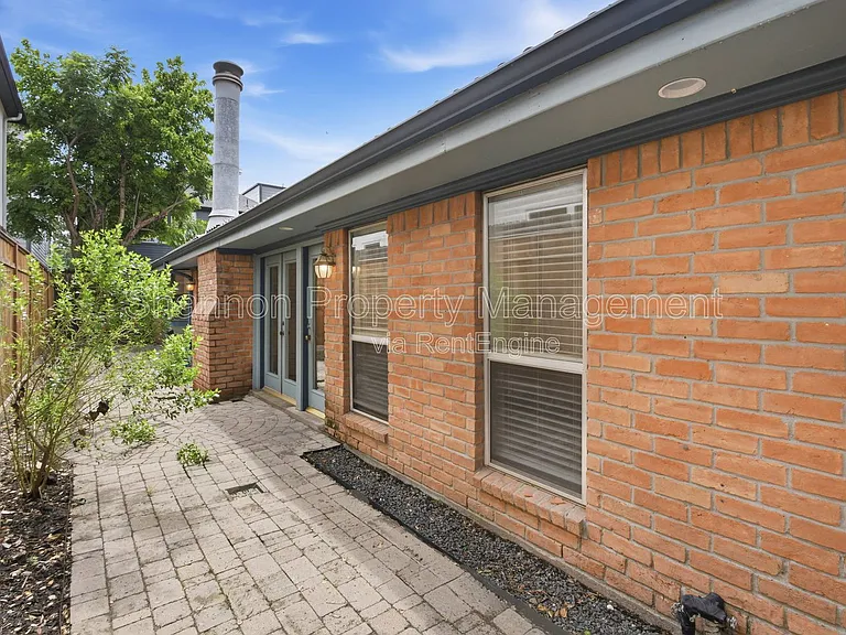 2501 Driscoll St — Photo 21