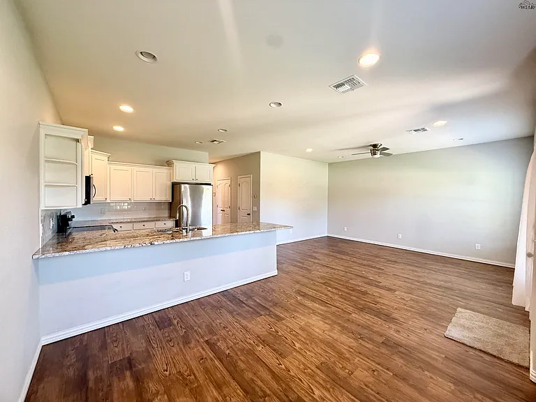 4705 Belair Blvd — Photo 4
