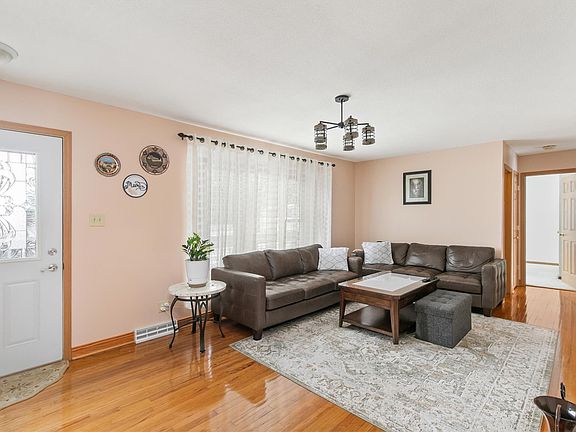 5th image of 306 NE 5th St