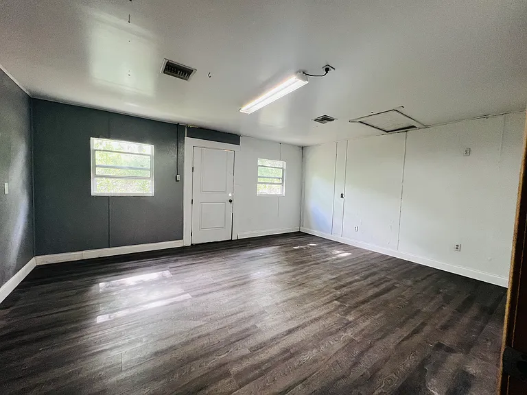 6800 Pearson Ln — Photo 11