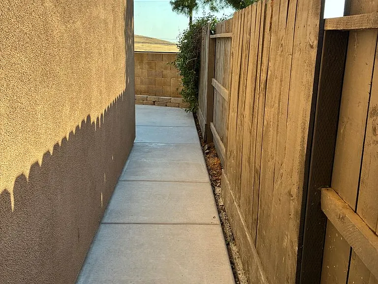8082 Avanti Dr — Photo 45