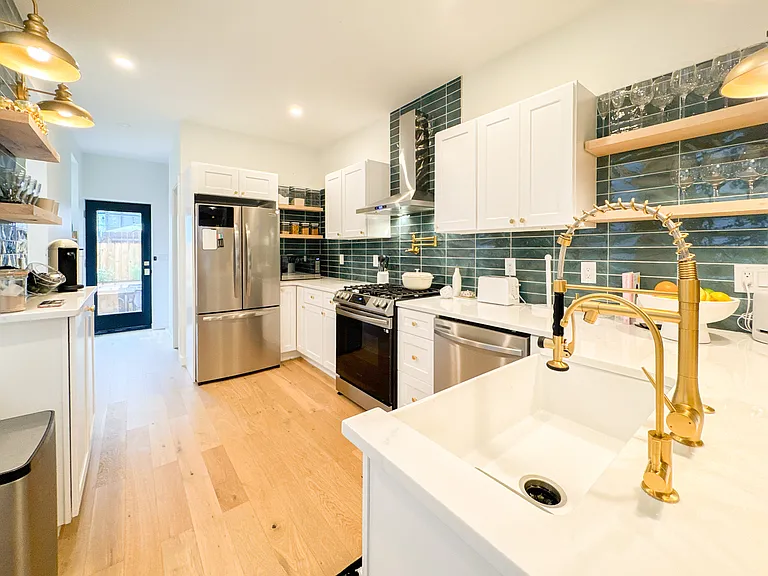 637 Belgrade St — Photo 8