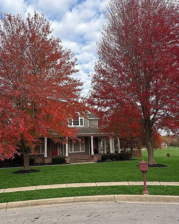 1st image of 824 Lexington Dr