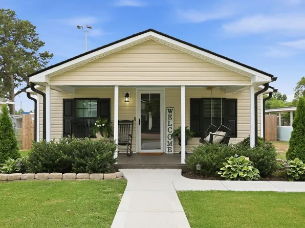 215 W Brocklyn St, Benson, NC 27504