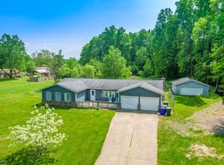 4964 Woodview Rd, Ravenna, OH 44266