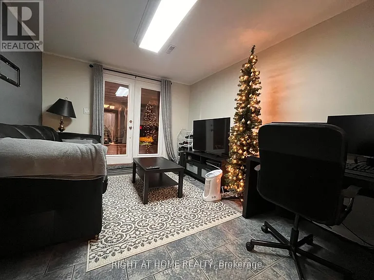 70 Fairmeadow Pl #LOWER — Photo 2