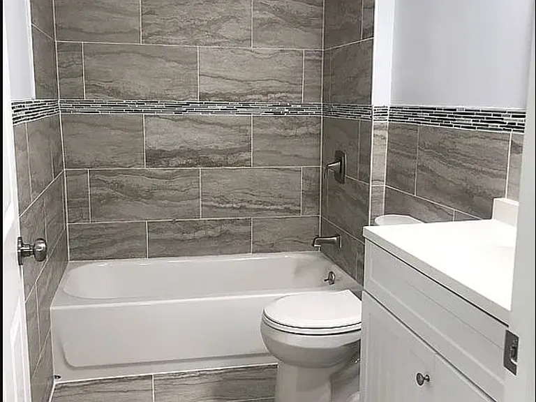 62 1/2 Dickinson St #B — Photo 4