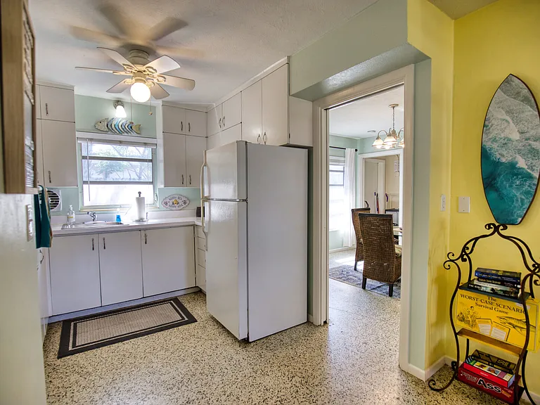 N Tamiami Trl — Photo 9