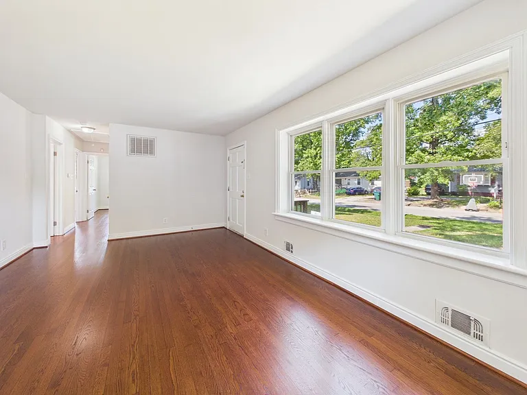 955 Barlen Dr — Photo 4