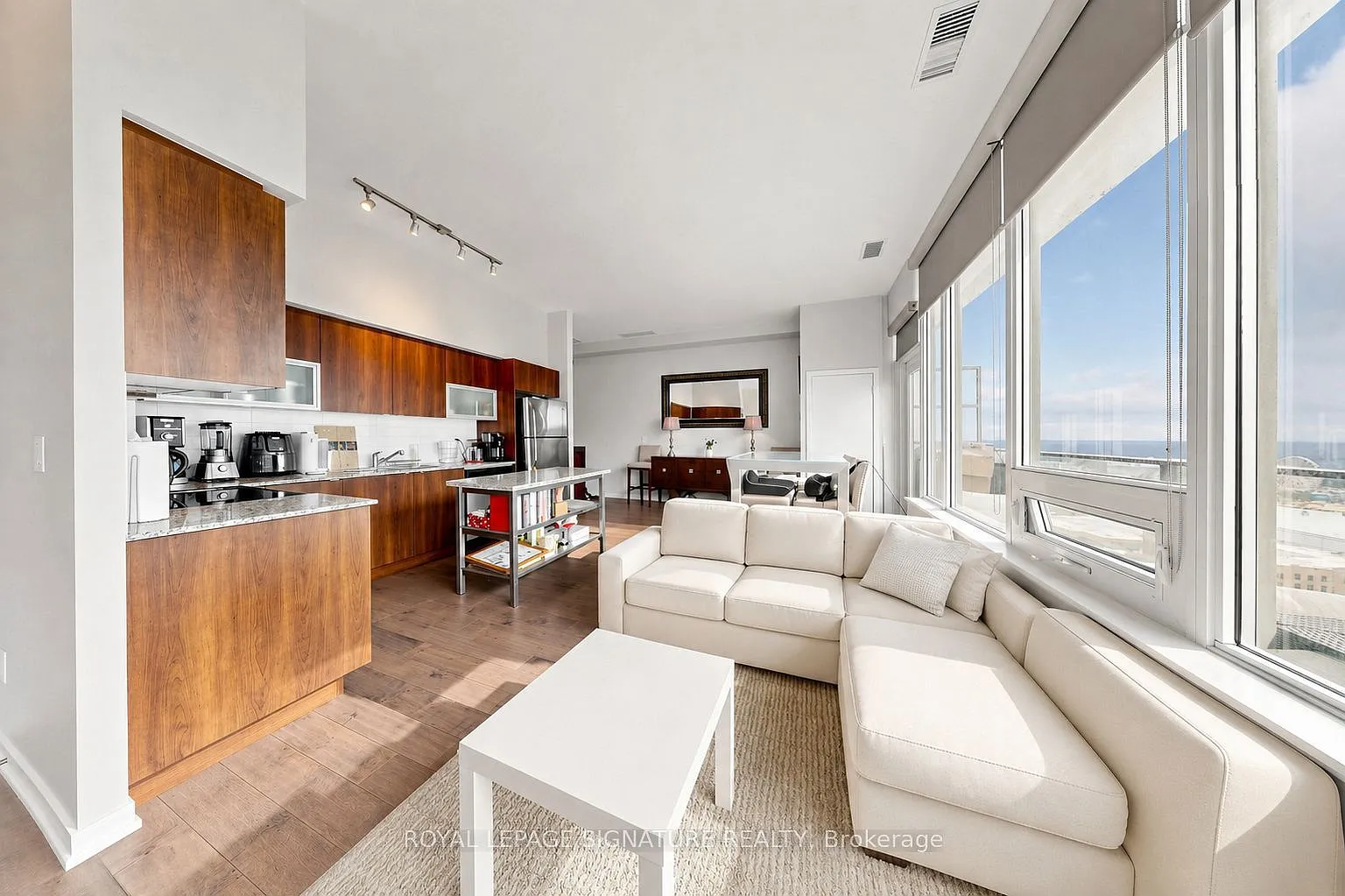 Bliss Condos — Photo 1