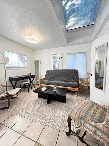 615 W Carrillo St Photo 1