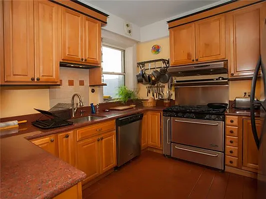 Sold by Avenue Sotheby's International Realty | media 38