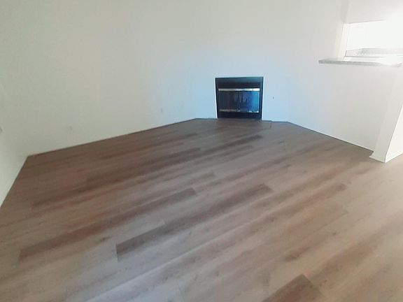 3rd image of 3127 Foothill Blvd #116-216