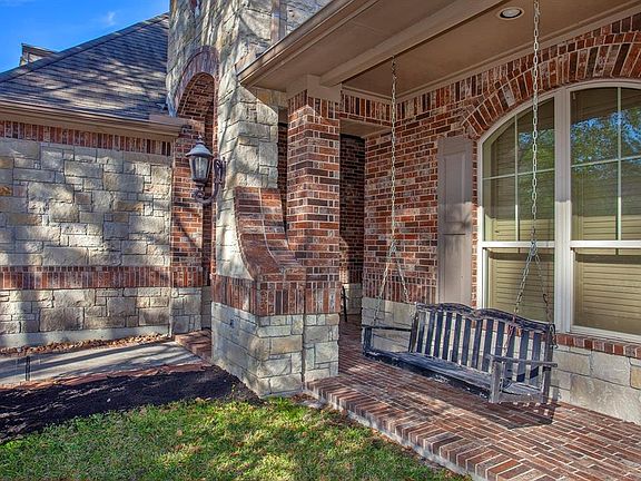 2nd image of 10 Veilwood Cir
