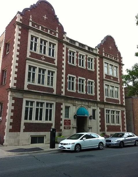 Yale Place Apartments — Photo 1