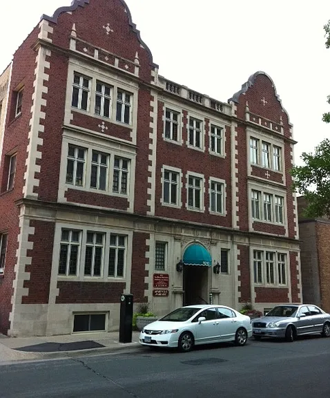Yale Place Apartments — Photo 1