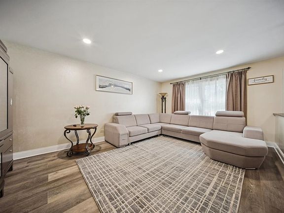4th image of 2121 Pepperwood Ln #0