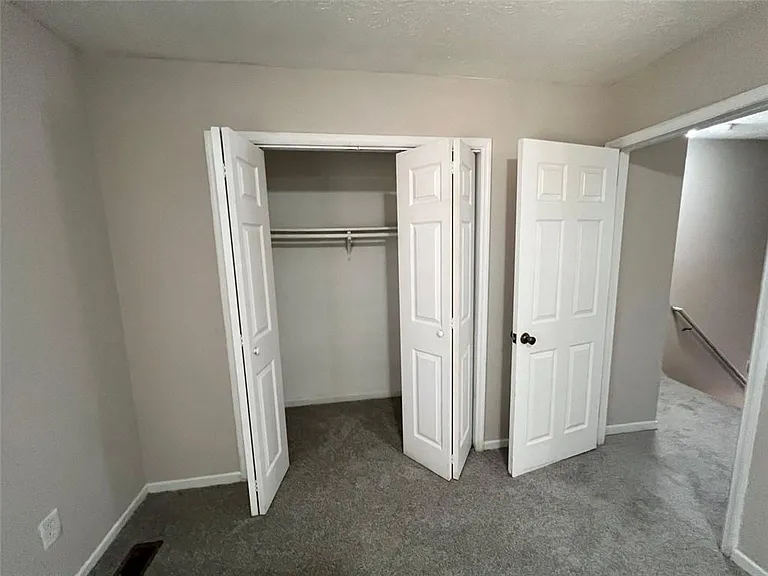 685 Redland Dr — Photo 15