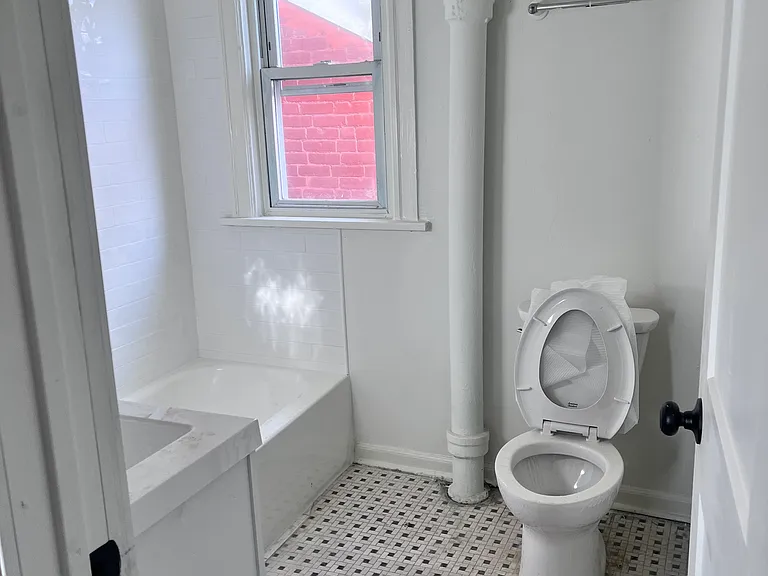 40 N Clover St #3 — Photo 6