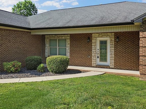 3rd image of 10 E Barrington Dr