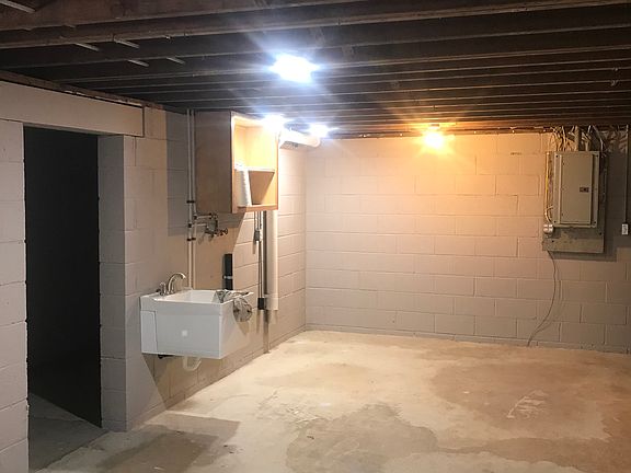 Laundry tub with W/D hook up