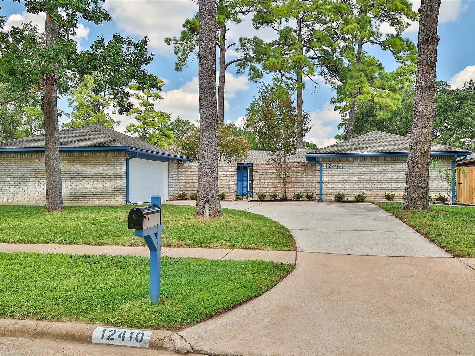 3 bed, 2.0 bath, 1915 sqft, $2,000 — Photo 2