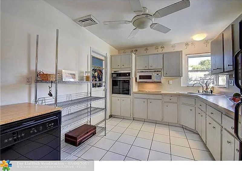 1st image of 804 SE 10th Ave