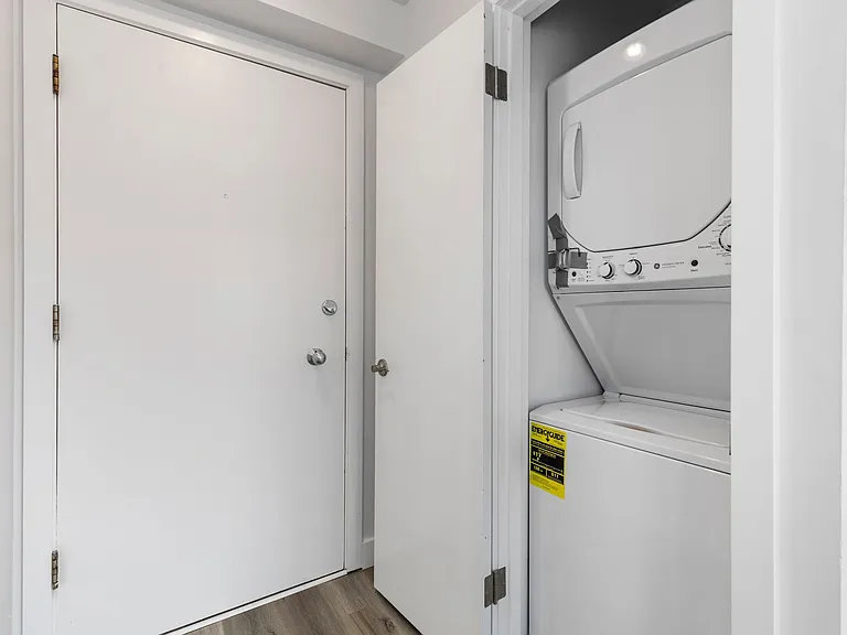 The Hallmark Apartments — Photo 18