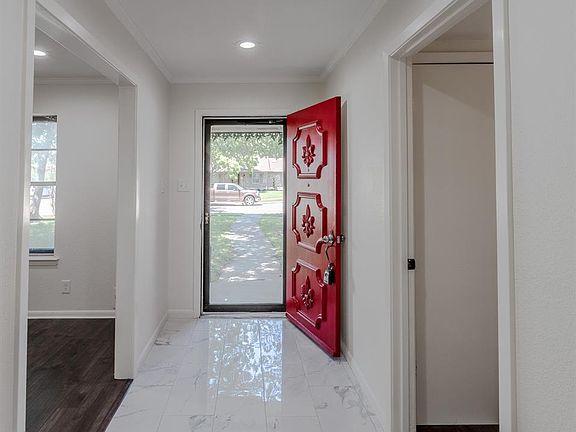 3rd image of 1501 Savannah Pl