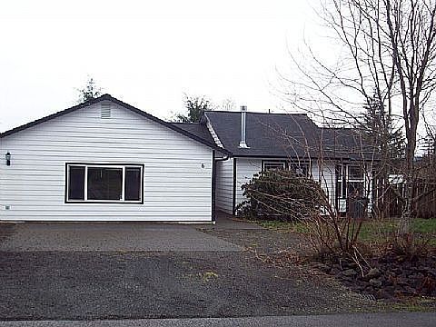 1st image of 6 Eaton Ln