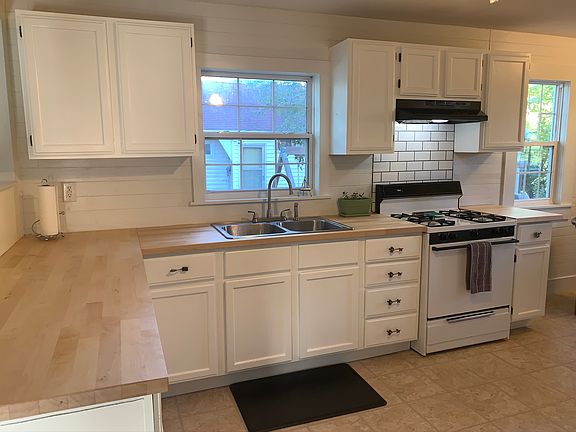 Spacious kitchen