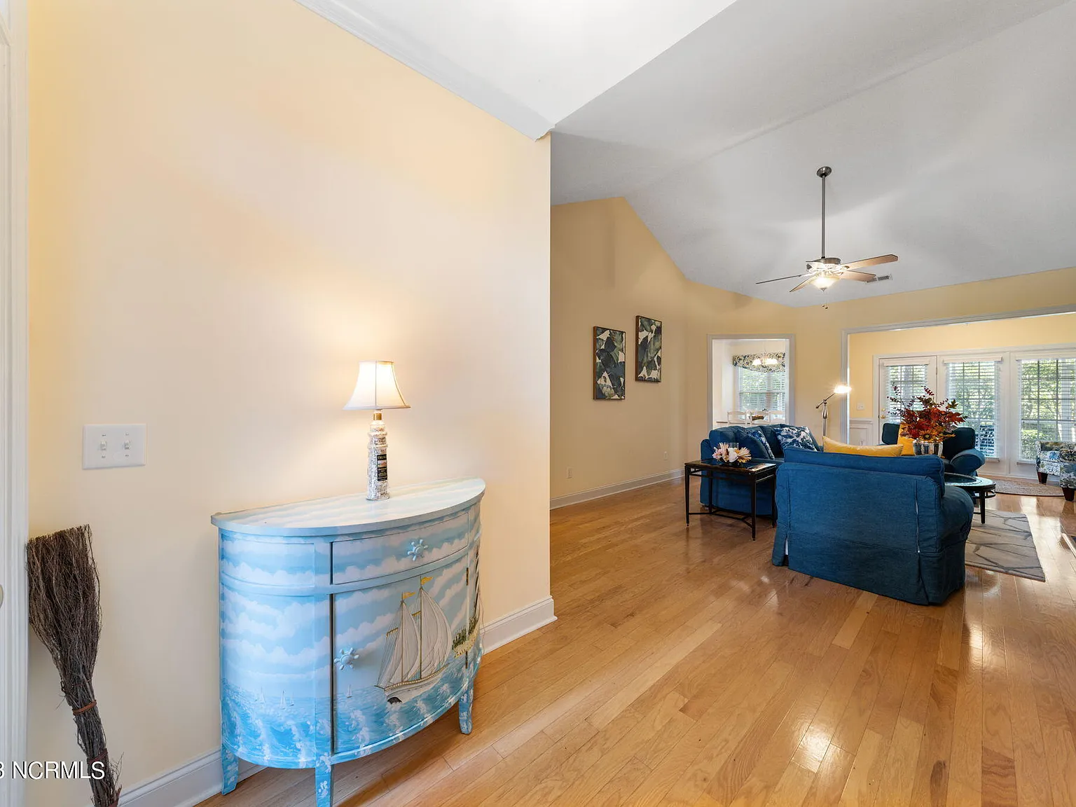 4 bed, 3.0 bath, 1950 sqft, $2,625 — Photo 4
