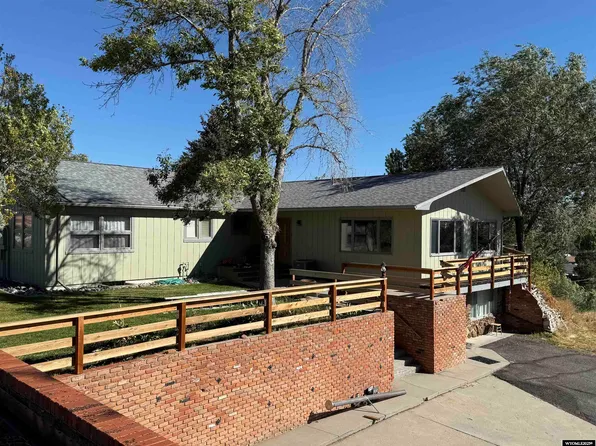 806 Amoretti St, Thermopolis, WY 82443