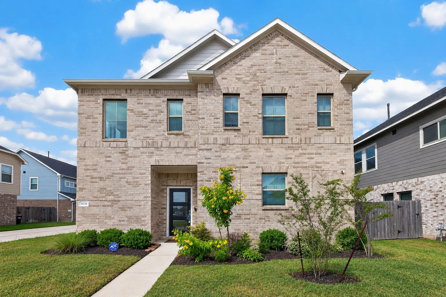 4 bed, 2.5 bath, 2248 sqft, $2,350 — Photo 1