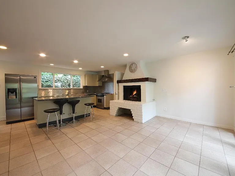 122 Baltimore Ave — Photo 3