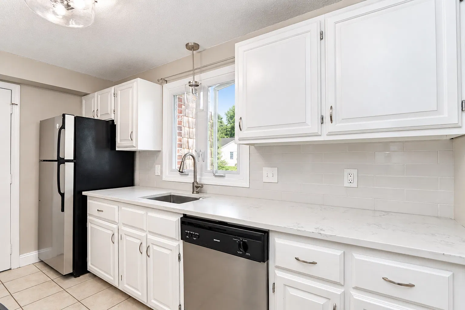 2 bed, 1000 sqft, $1,600 — Photo 3