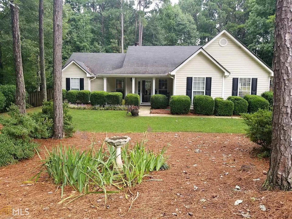 2nd image of 165 Applewood Cir