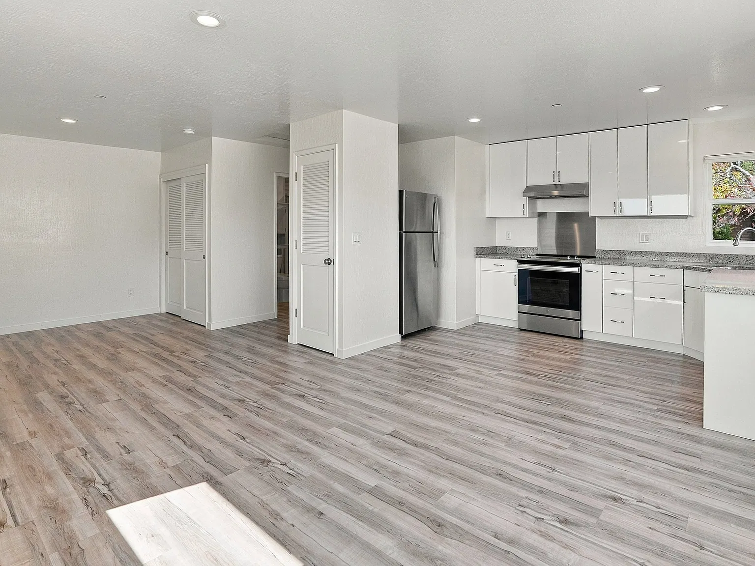 Studio, 502 sqft, $2,600 — Photo 2