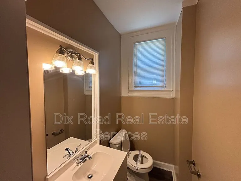 11169 Maple St — Photo 16