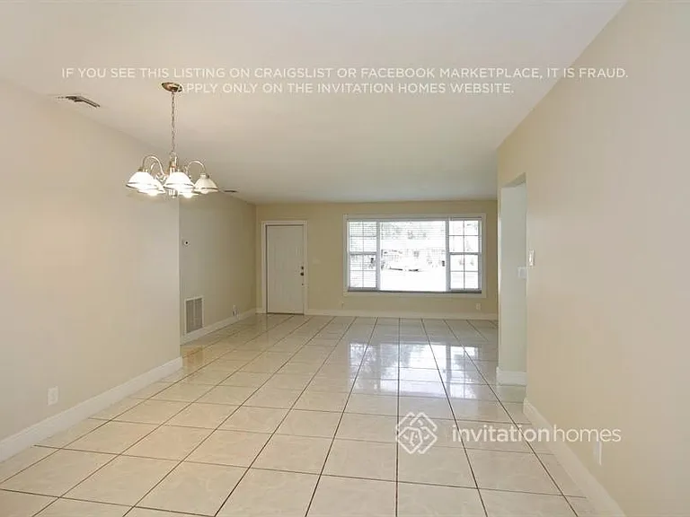 781 SW 64th Ter — Photo 2