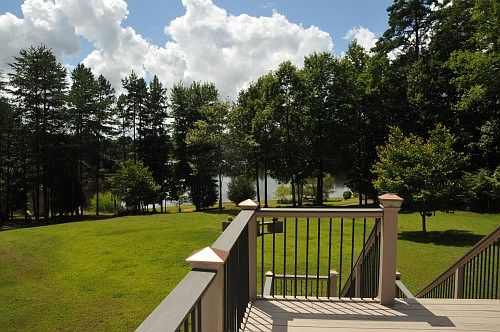 3rd image of 916 Shorefront Ln