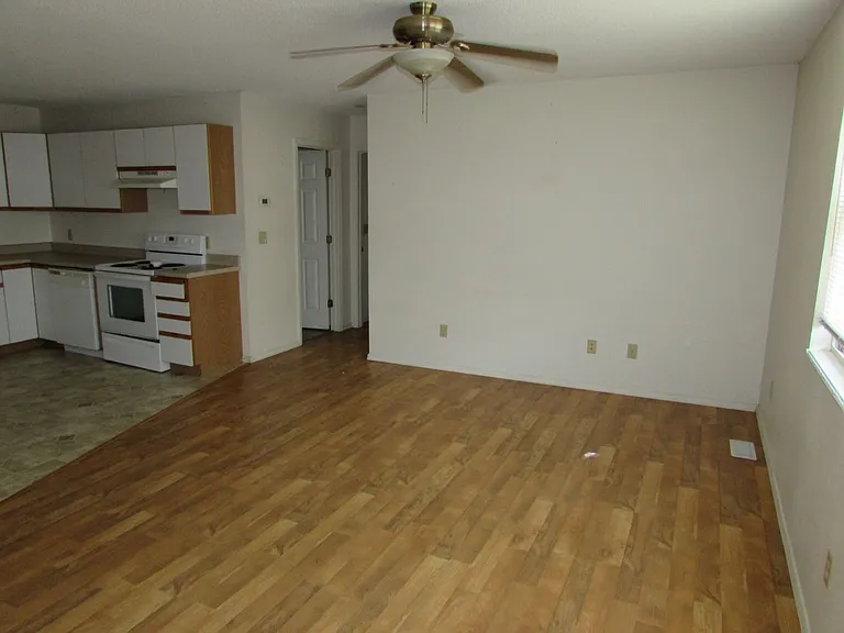 307 E Main St — Photo 2